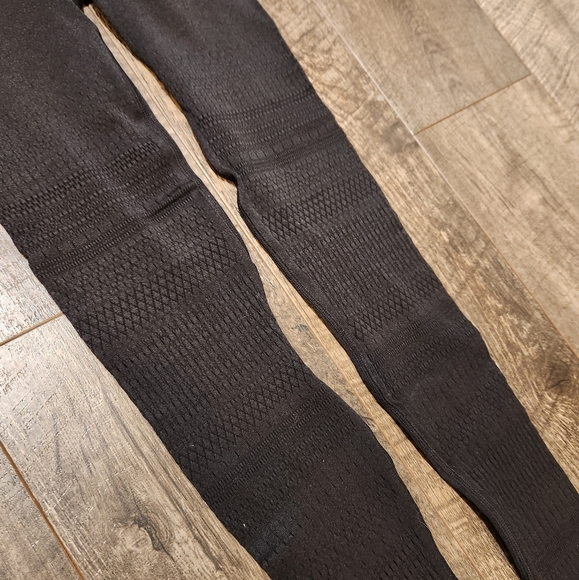 NWT Fabletics High Waisted Sculptknit Macrame 7/8 Leggings - Picture 3 of 5